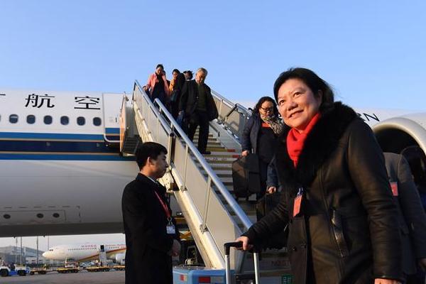 （两会）广东代表团抵达北京
