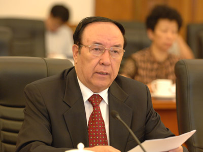 全国人大常委会副委员长司马义·艾买提出席会议并讲话