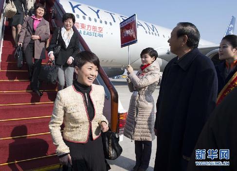 （十八大）（1）出席十八大的上海代表团抵京
