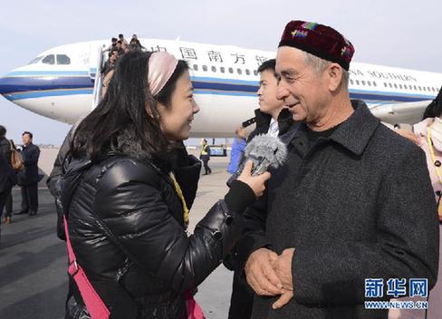 （十八大）（1）出席十八大的新疆代表团抵京