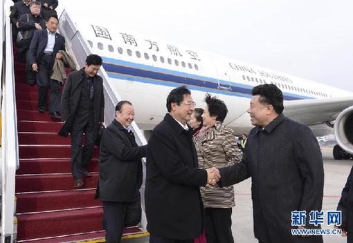（十八大）（2）出席十八大的新疆代表团抵京