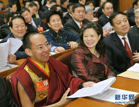 （十八大·XHDW）班禅额尔德尼·确吉杰布列席中国共产党第十八次全国代表大会