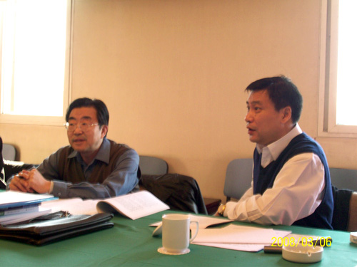 图为中国残联副理事长申知非（右）讲话