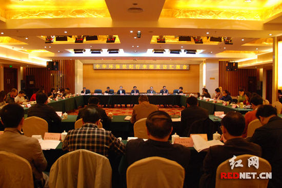 (中华环保世纪行来湘采访汇报会在长召开)