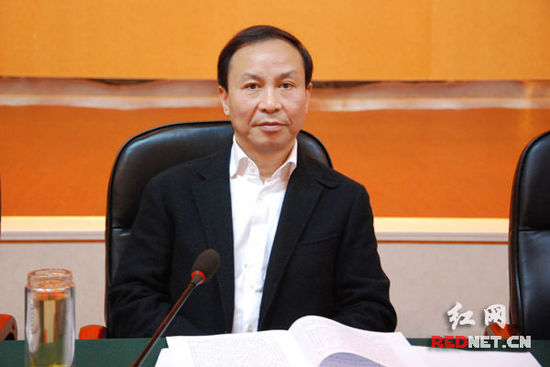 (湖南省人大常委会副主任陈君文主持中华环保世纪行来湘采访汇报会)