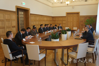 中国全国人大西藏代表团访问波兰、拉脱维亚